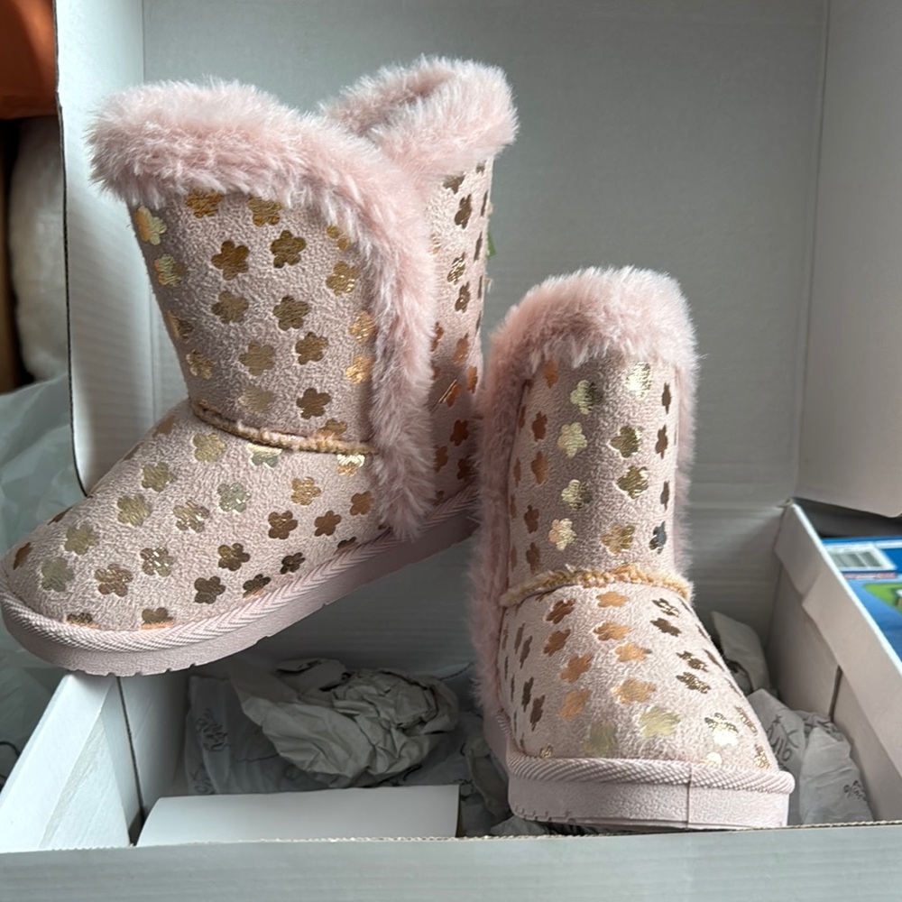 Little Girls size 12k Pink Fuzzy Kids Boots with Gold Accents NIB